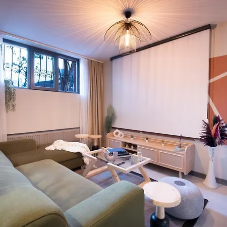 Apartment Artful W/projector In Beyoglu, Cihangir